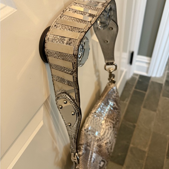 Authentic and Stunning Gucci Snakeskin Shoulder Bag - Picture 6 of 9